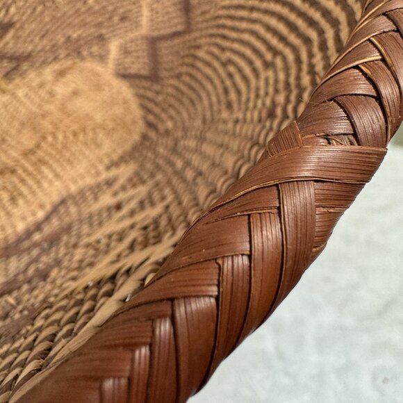 Vintage Tassel Handwoven Basket Intricate Hand-woven in Africa Tag signed - Picture 7 of 9